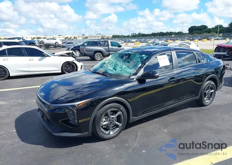 2025 Kia K4 Lxs z USA, uszkodzony, nr VIN 3KPFT4DE1SE009699